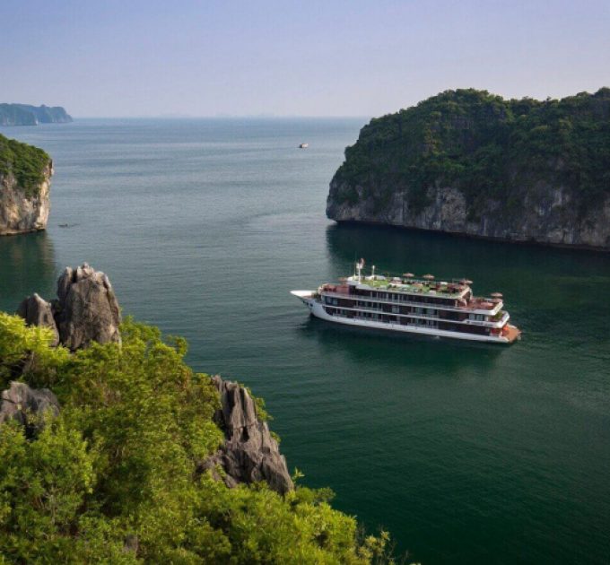 Du thuyền Dora